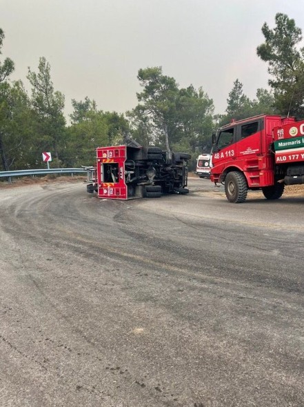 Datça ve Çeşme'de orman yangını. Evler tahliye ediliyor!